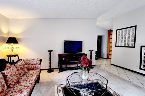 Casa en venta en Miami, Florida, 4 dormitorios, 267.65 m2 № 2007476 - foto 28