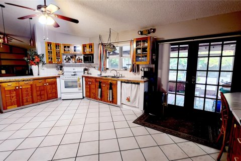 Casa en venta en Miami, Florida, 4 dormitorios, 267.65 m2 № 2007476 - foto 7