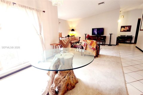 Casa en venta en Miami, Florida, 4 dormitorios, 267.65 m2 № 2007476 - foto 27