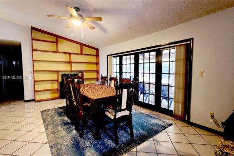 Casa en venta en Miami, Florida, 4 dormitorios, 267.65 m2 № 2007476 - foto 3