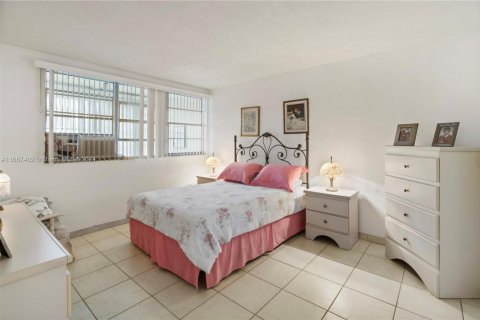 Condominio en venta en Hallandale Beach, Florida, 1 dormitorio, 68 m2 № 1428319 - foto 10