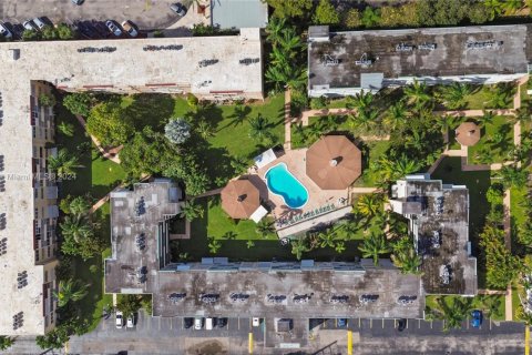 Condominio en venta en Hallandale Beach, Florida, 1 dormitorio, 68 m2 № 1428319 - foto 4