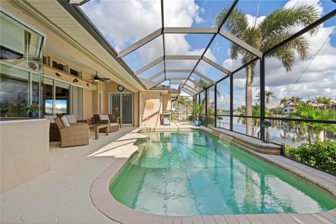 House in Punta Gorda, Florida 3 bedrooms, 212.28 sq.m. № 1719526 - photo 6