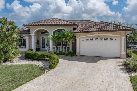 House in Punta Gorda, Florida 3 bedrooms, 212.28 sq.m. № 1719526 - photo 1