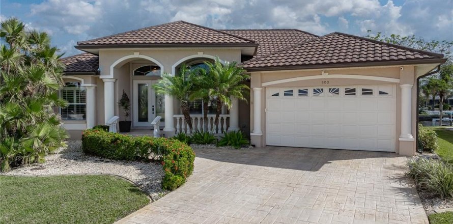 House in Punta Gorda, Florida 3 bedrooms, 212.28 sq.m. № 1719526
