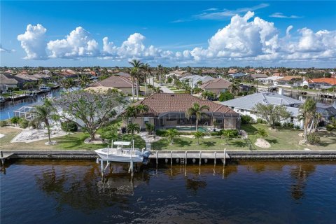 House in Punta Gorda, Florida 3 bedrooms, 212.28 sq.m. № 1719526 - photo 9