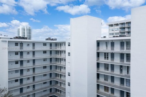 Condominio en venta en Miami Beach, Florida, 1 dormitorio, 71.35 m2 № 2025372 - foto 4