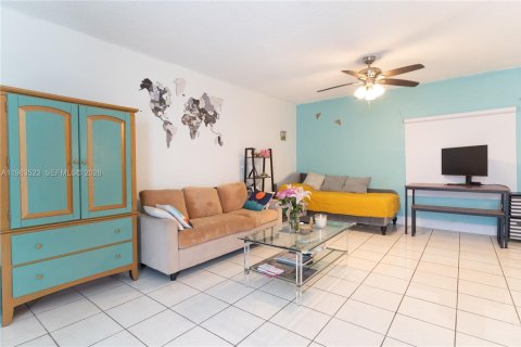 Condominio en venta en Miami Beach, Florida, 1 dormitorio, 71.35 m2 № 2025372 - foto 8