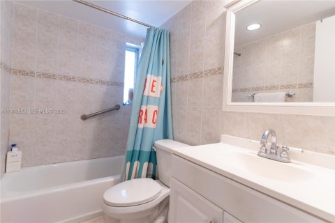 Condominio en venta en Miami Beach, Florida, 1 dormitorio, 71.35 m2 № 2025372 - foto 12