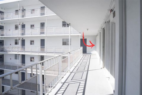 Condominio en venta en Miami Beach, Florida, 1 dormitorio, 71.35 m2 № 2025372 - foto 2