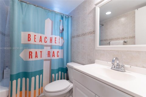 Condominio en venta en Miami Beach, Florida, 1 dormitorio, 71.35 m2 № 2025372 - foto 11