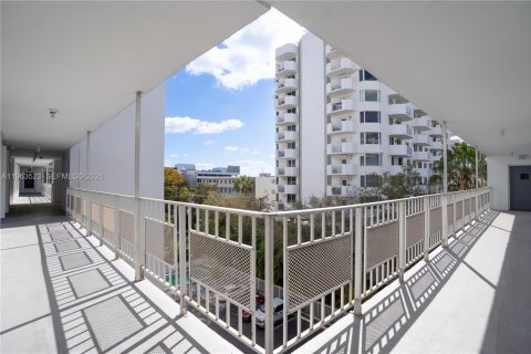 Condominio en venta en Miami Beach, Florida, 1 dormitorio, 71.35 m2 № 2025372 - foto 3