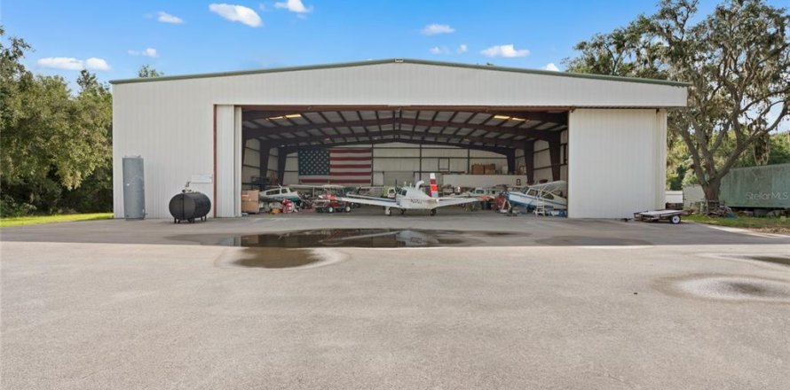 Immobilier commercial à Dunnellon, Floride 929.02 m2 № 2324433