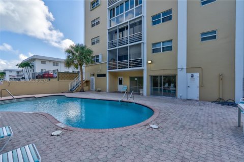 Condominio en venta en Key Biscayne, Florida, 2 dormitorios, 101.26 m2 № 1982980 - foto 21