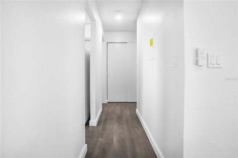 Condominio en alquiler en Bradenton, Florida, 1 dormitorio, 53.51 m2 № 1908052 - foto 9