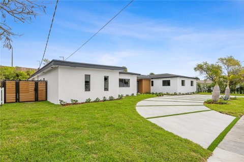 Villa ou maison à vendre à Miami, Floride: 5 chambres, 303.51 m2 № 2084811 - photo 4