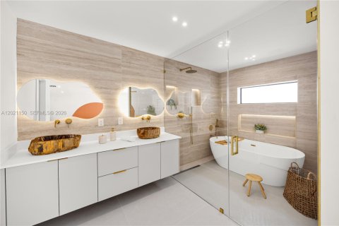 Villa ou maison à vendre à Miami, Floride: 5 chambres, 303.51 m2 № 2084811 - photo 26