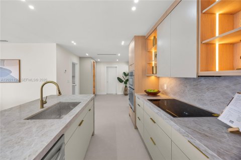 Villa ou maison à vendre à Miami, Floride: 5 chambres, 303.51 m2 № 2084811 - photo 15