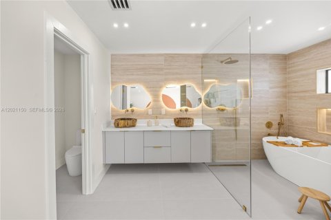Villa ou maison à vendre à Miami, Floride: 5 chambres, 303.51 m2 № 2084811 - photo 28