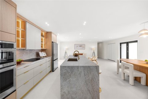 Villa ou maison à vendre à Miami, Floride: 5 chambres, 303.51 m2 № 2084811 - photo 13