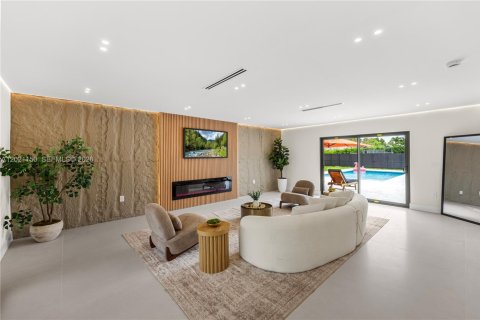 Villa ou maison à vendre à Miami, Floride: 5 chambres, 303.51 m2 № 2084811 - photo 18