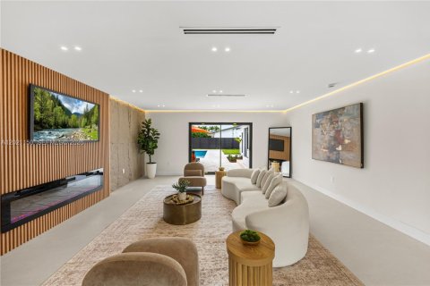 Villa ou maison à vendre à Miami, Floride: 5 chambres, 303.51 m2 № 2084811 - photo 19