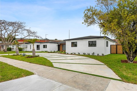 Villa ou maison à vendre à Miami, Floride: 5 chambres, 303.51 m2 № 2084811 - photo 5