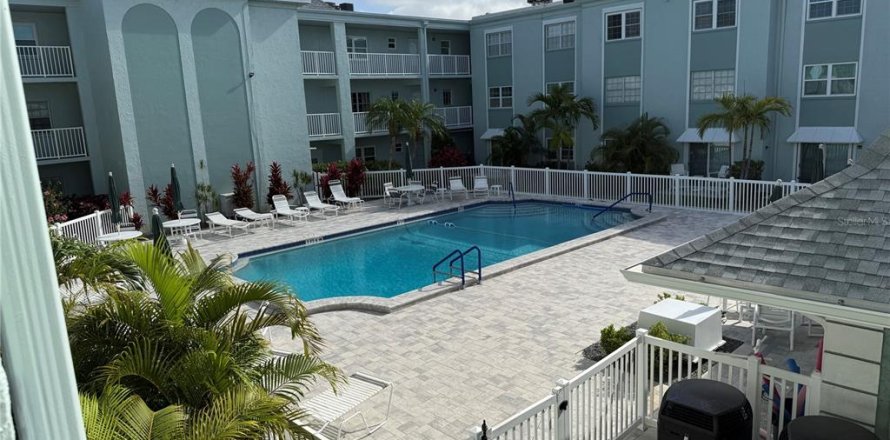 Condominio en Belleair, Florida, 1 dormitorio № 1723826