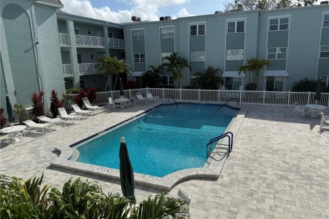Condominio en alquiler en Belleair, Florida, 1 dormitorio, 81.01 m2 № 1723826 - foto 19