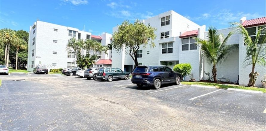 Кондоминиум с 1 спальней в Дейви, Флорида № 1965007