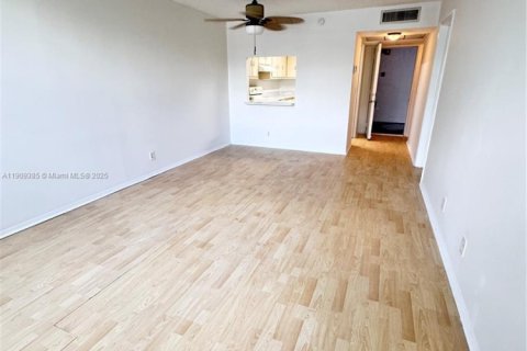 Снять в аренду кондоминиум в Дейви, Флорида 1 спальня, 65.03м2, № 1965007 - фото 2