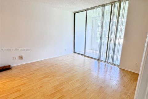 Снять в аренду кондоминиум в Дейви, Флорида 1 спальня, 65.03м2, № 1965007 - фото 3