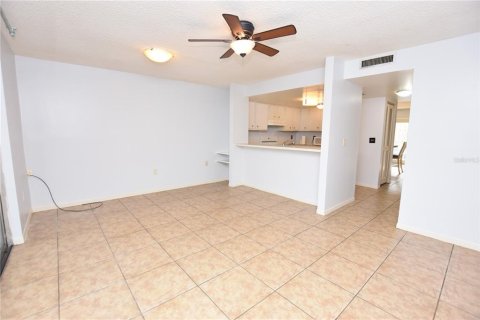 Adosado en alquiler en Winter Haven, Florida, 2 dormitorios, 110 m2 № 2279766 - foto 5