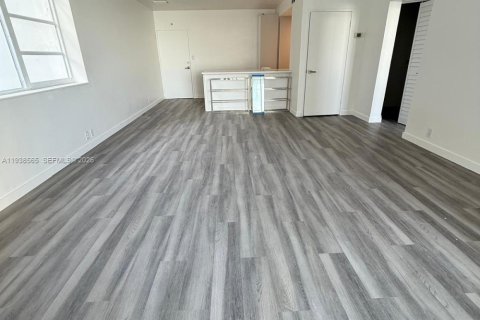 Copropriété à louer à Miami, Floride: 1 chambre, 81.29 m2 № 1996292 - photo 7
