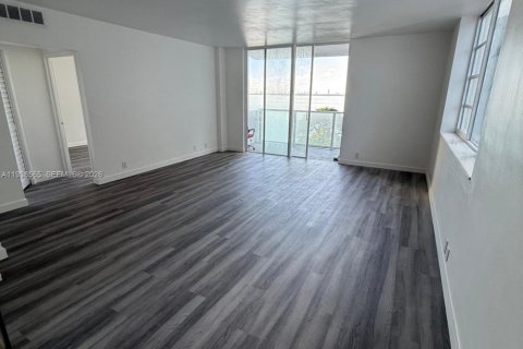 Copropriété à louer à Miami, Floride: 1 chambre, 81.29 m2 № 1996292 - photo 5