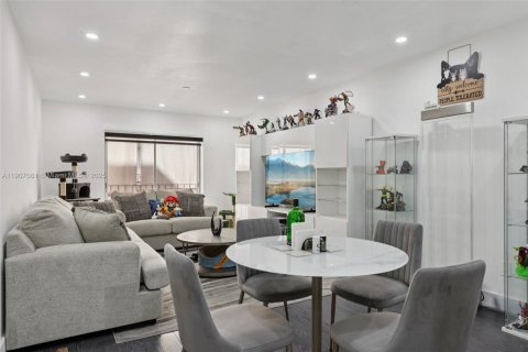 Condo in Hialeah, Florida, 2 bedrooms  № 1967821 - photo 15
