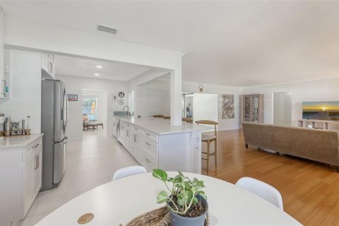 House in Sarasota, Florida 3 bedrooms, 208.38 sq.m. № 1618000 - photo 6