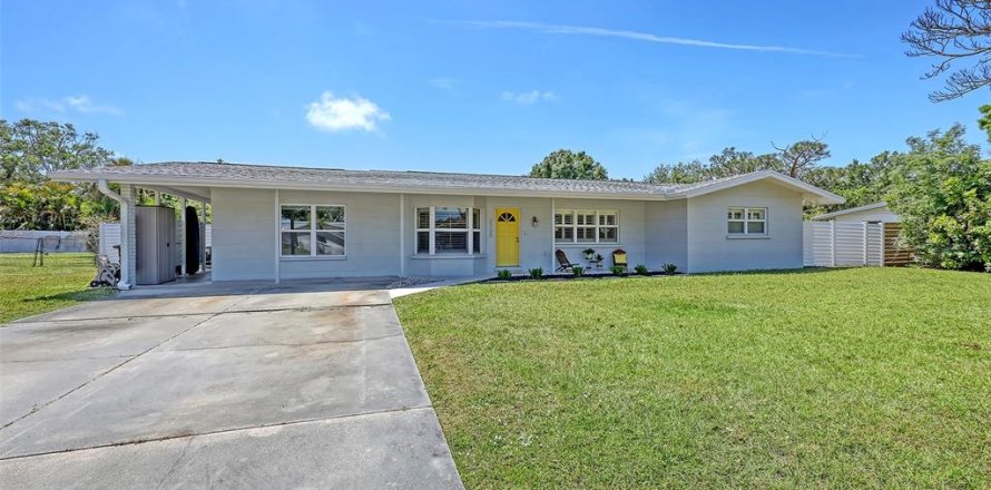 House in Sarasota, Florida 3 bedrooms, 208.38 sq.m. № 1618000