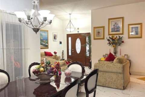 House in Miami, Florida 4 bedrooms, 165.74 sq.m. № 1965293 - photo 5