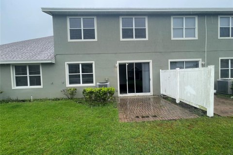 Townhouse in Lakeland, Florida 3 bedrooms, 181.44 sq.m. № 1685263 - photo 3
