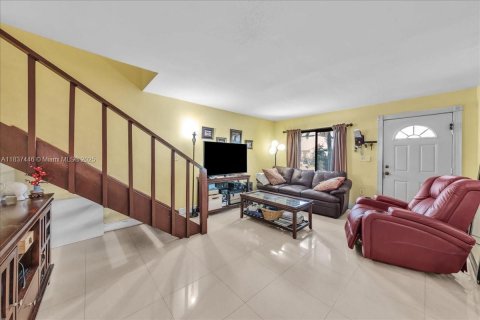 House in Miami Gardens, Florida 4 bedrooms, 146.32 sq.m. № 1822140 - photo 5
