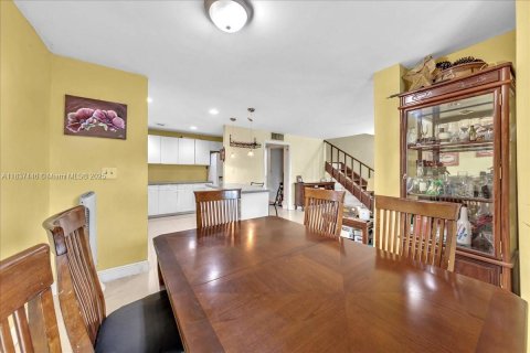 House in Miami Gardens, Florida 4 bedrooms, 146.32 sq.m. № 1822140 - photo 11