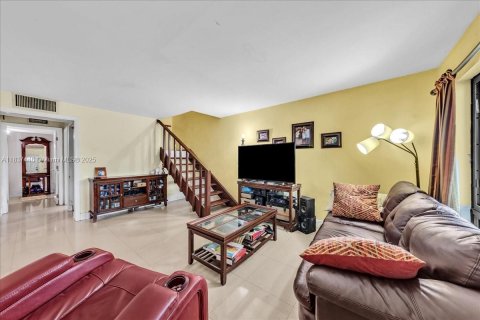 House in Miami Gardens, Florida 4 bedrooms, 146.32 sq.m. № 1822140 - photo 4