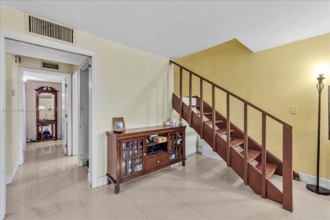 House in Miami Gardens, Florida 4 bedrooms, 146.32 sq.m. № 1822140 - photo 17
