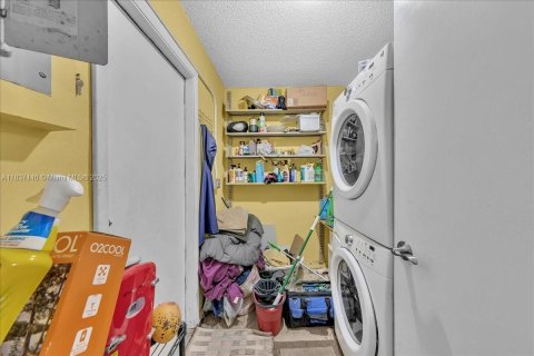 House in Miami Gardens, Florida 4 bedrooms, 146.32 sq.m. № 1822140 - photo 26