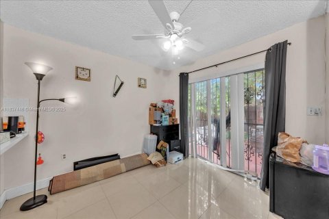 House in Miami Gardens, Florida 4 bedrooms, 146.32 sq.m. № 1822140 - photo 19
