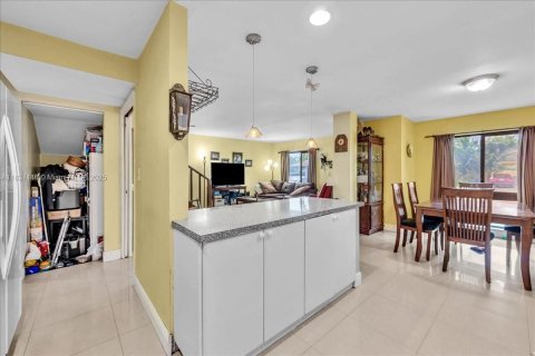 House in Miami Gardens, Florida 4 bedrooms, 146.32 sq.m. № 1822140 - photo 15