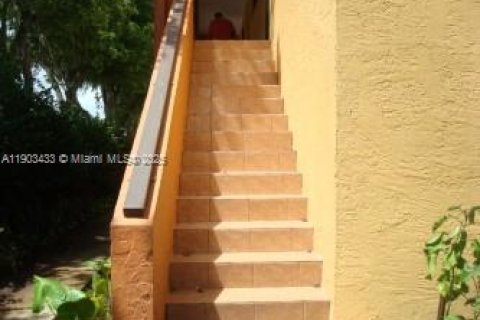 Condominio en alquiler en Hialeah, Florida, 3 dormitorios, 102.19 m2 № 1954405 - foto 14