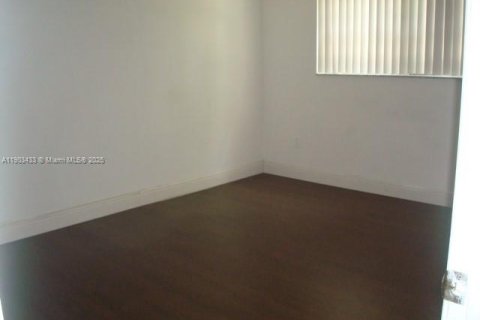 Condominio en alquiler en Hialeah, Florida, 3 dormitorios, 102.19 m2 № 1954405 - foto 7