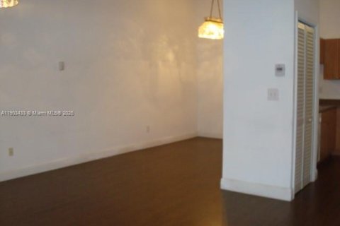 Condominio en alquiler en Hialeah, Florida, 3 dormitorios, 102.19 m2 № 1954405 - foto 10